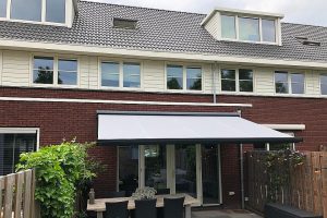 knikarmscherm verano solor plaatsen bij familie folkers in reeuwijk 1