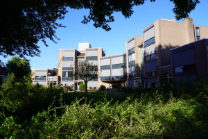 solar screens voor warmtewering en eenheid op appartementencomplex 1