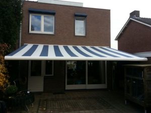 elektrisch zonnescherm gemonteerd in zoetermeer 1