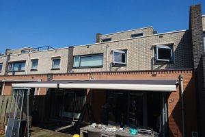 salou v255 knikarmschermen voor woning alphen aan den rijn 1